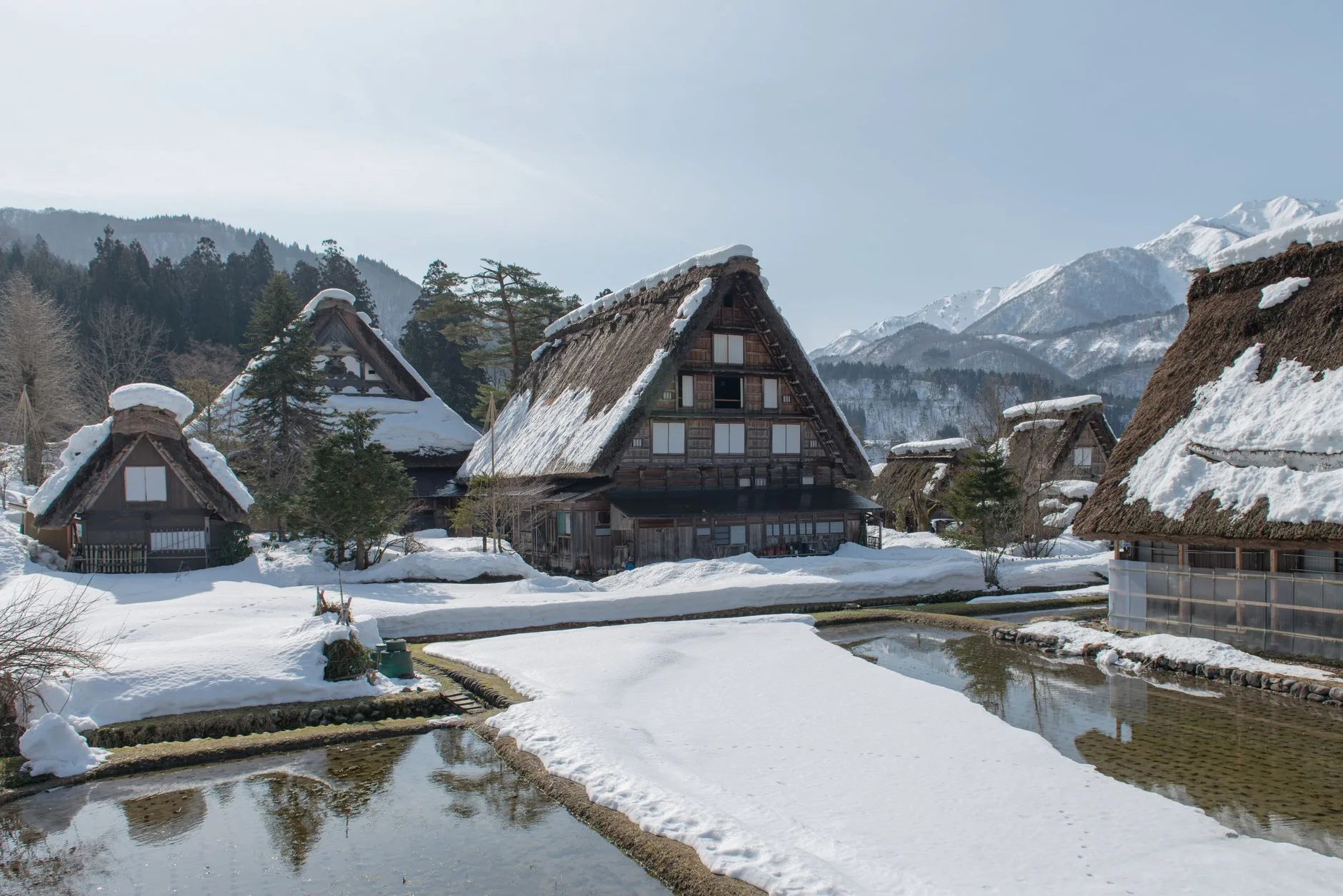 L'hiver (décembre à février) : neige, onsen et calme
